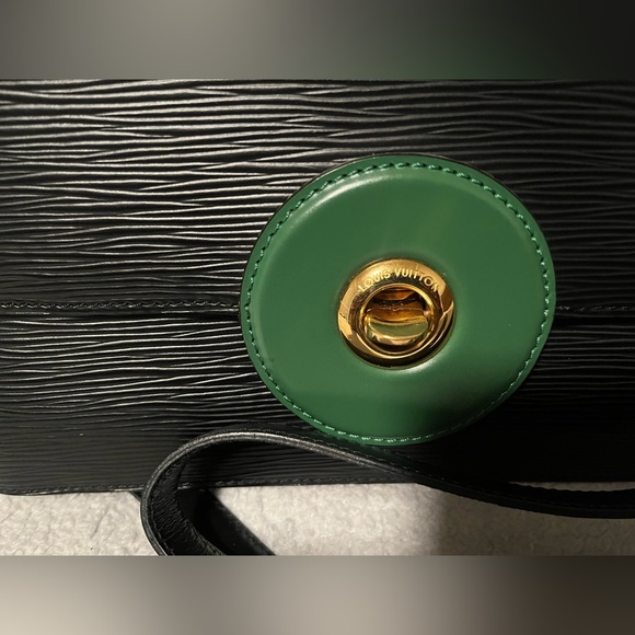 LOUIS VUITTON BICOLOR EPI FRIEDLAND SHOULDER BAG - Picture 14 of 15